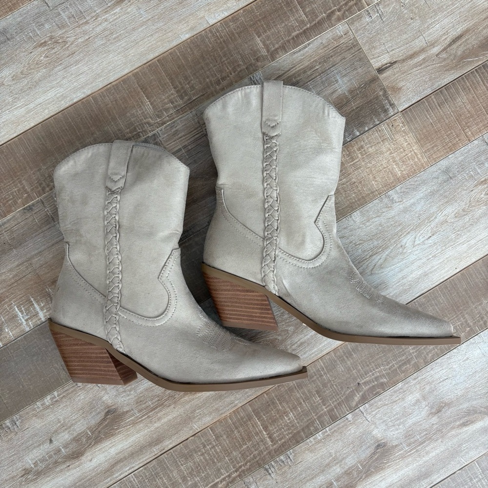 Billini Suede Cowboy Ankle Boots Size 6 - Picture 2 of 7